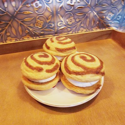 Cinnamon Roll Whoopie pies