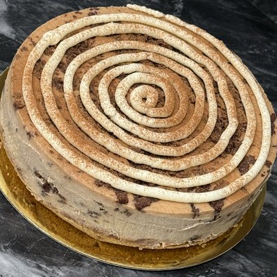 Cinnamon Roll Cheesecake 