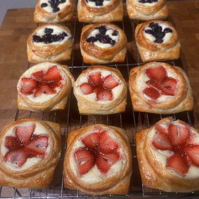 6x Fruit & Cream Cheese Danish