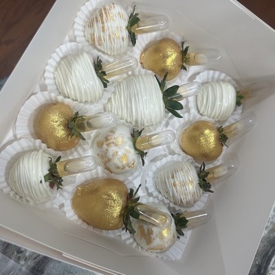 Custom Dozen Chocolate Strawberries 🍓