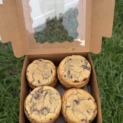 12 Chocolate chip cookies 