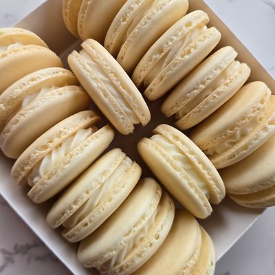 Vanilla Macarons (Dozen)