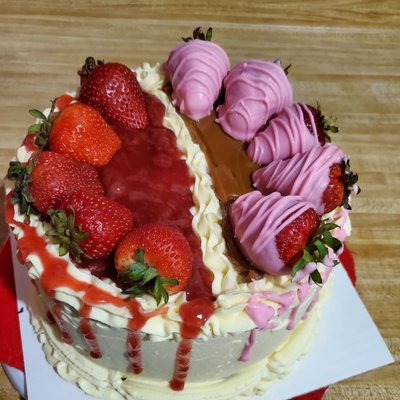 6in 2 Layer Cake (Specify Flavor Of Cake/Frosting/Shape)