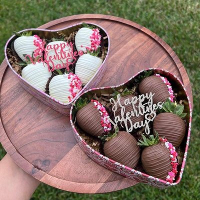 6 count chocolate strawberries in a heart box (choice 1)