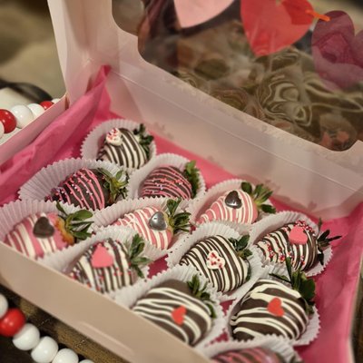 Dozen (12) Chocolate Covered Strawberries 