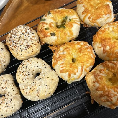 Jalapeno/Cheddar Bagels (1/2 Dz) 