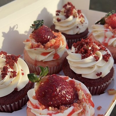 Mix N Match 6CT Strawberry Crunch & Red Velvet🩷❤️