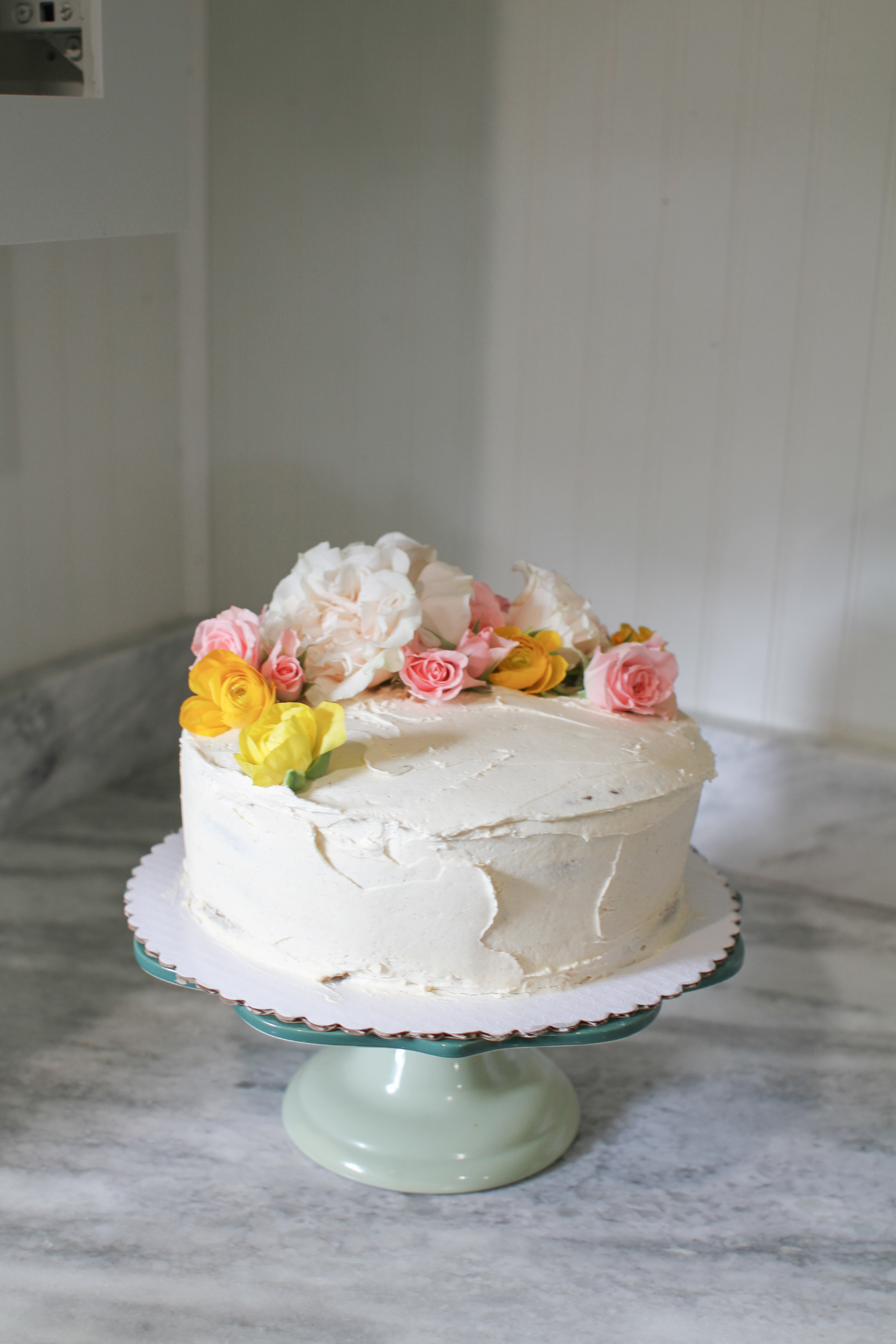 9 Inch Round Cake With Flowers 