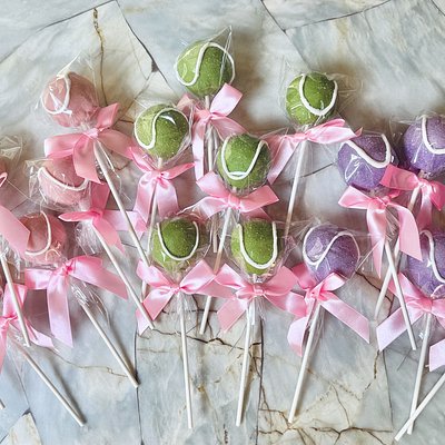 DELUXE Cake Pops 