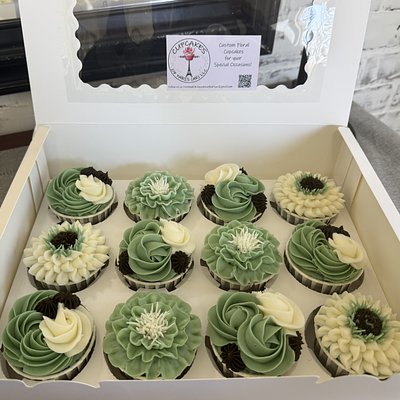 1/2 Dozen Single Color Swirl/Multi Swirls  And 1/2 Dozen Floral VanillaCupcakes