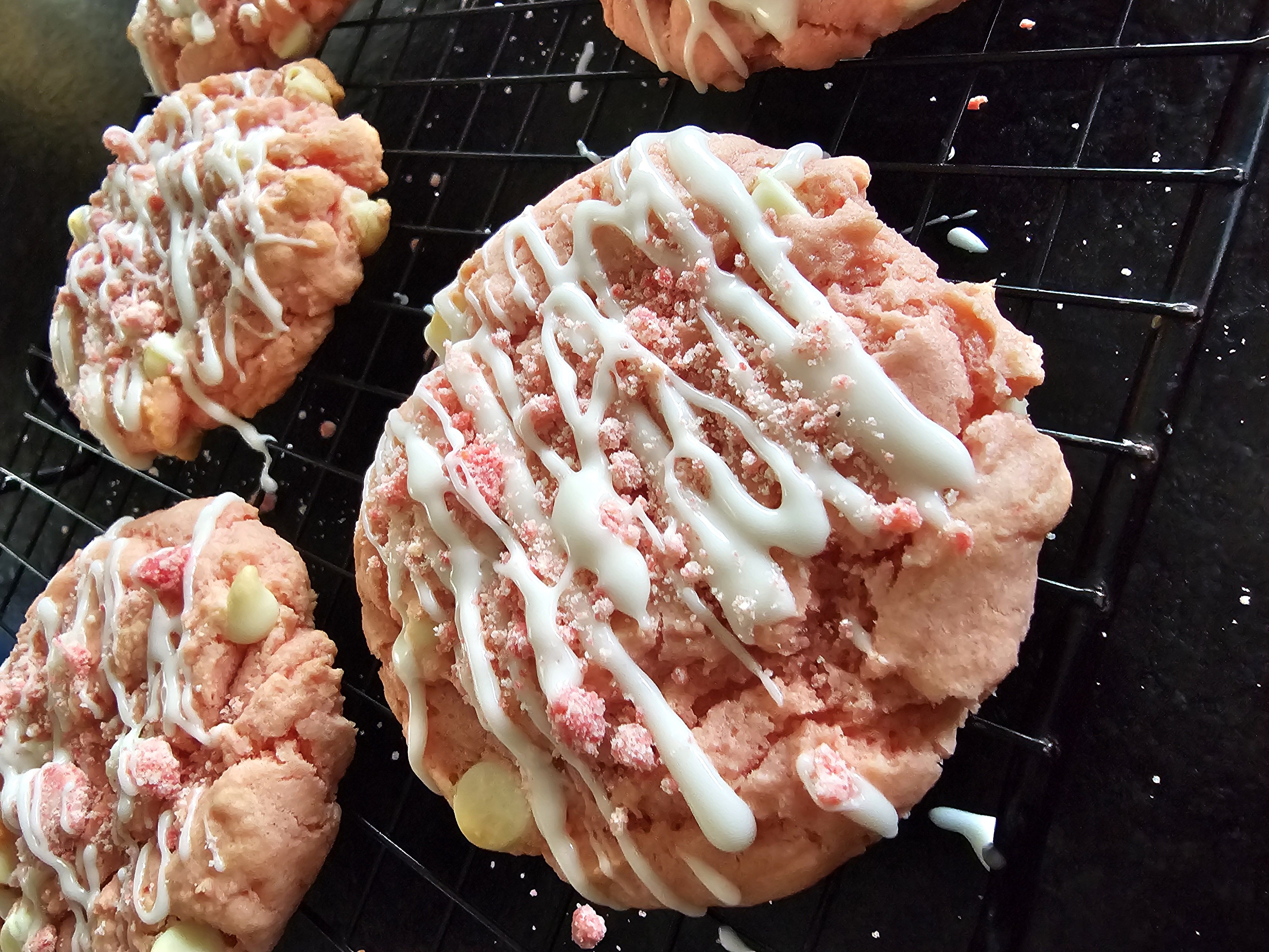 Strawberry White Chocolate Crunch Cookies 