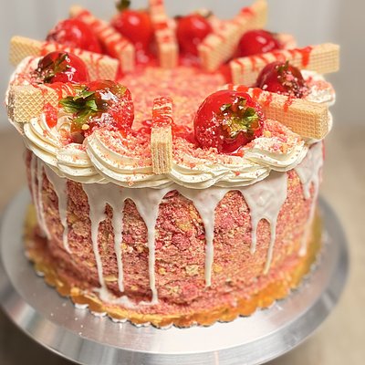 Strawberry Crunch (2-Layer) 8”