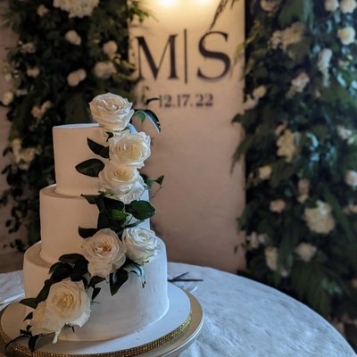 18" Round Cake Stand- Champagne *Rental*