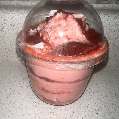 Strawberry Crunch Cheesecake Cup (large)