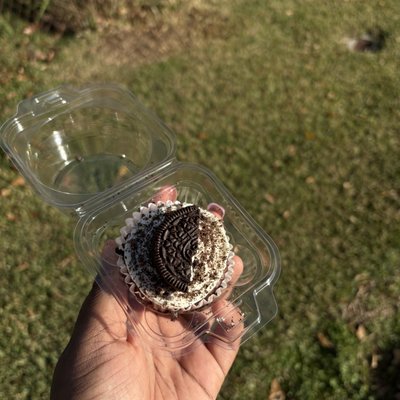 Chocolate Oreo Cupcake (1)