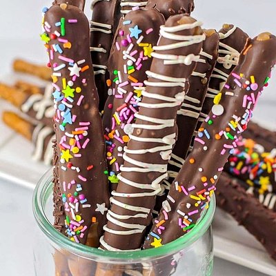 Dipped Pretzel Rods 