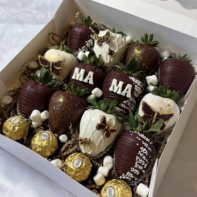 LUX Dozen Berries 
