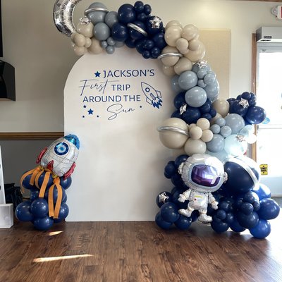 Balloon Arch With Backdrop