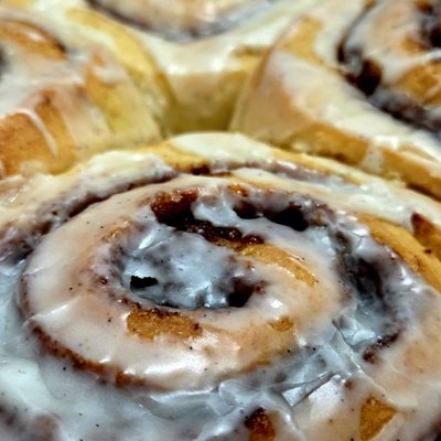 Cinnamon Rolls 4 Pack