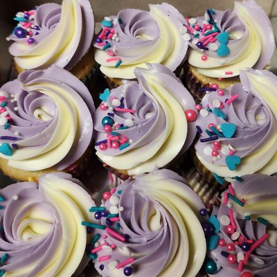 Simple Design Cupcakes