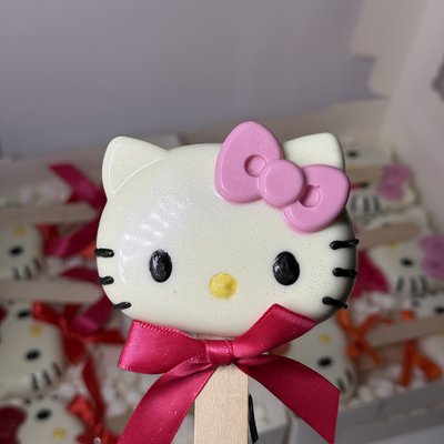 Hello Kitty Cakesicles 