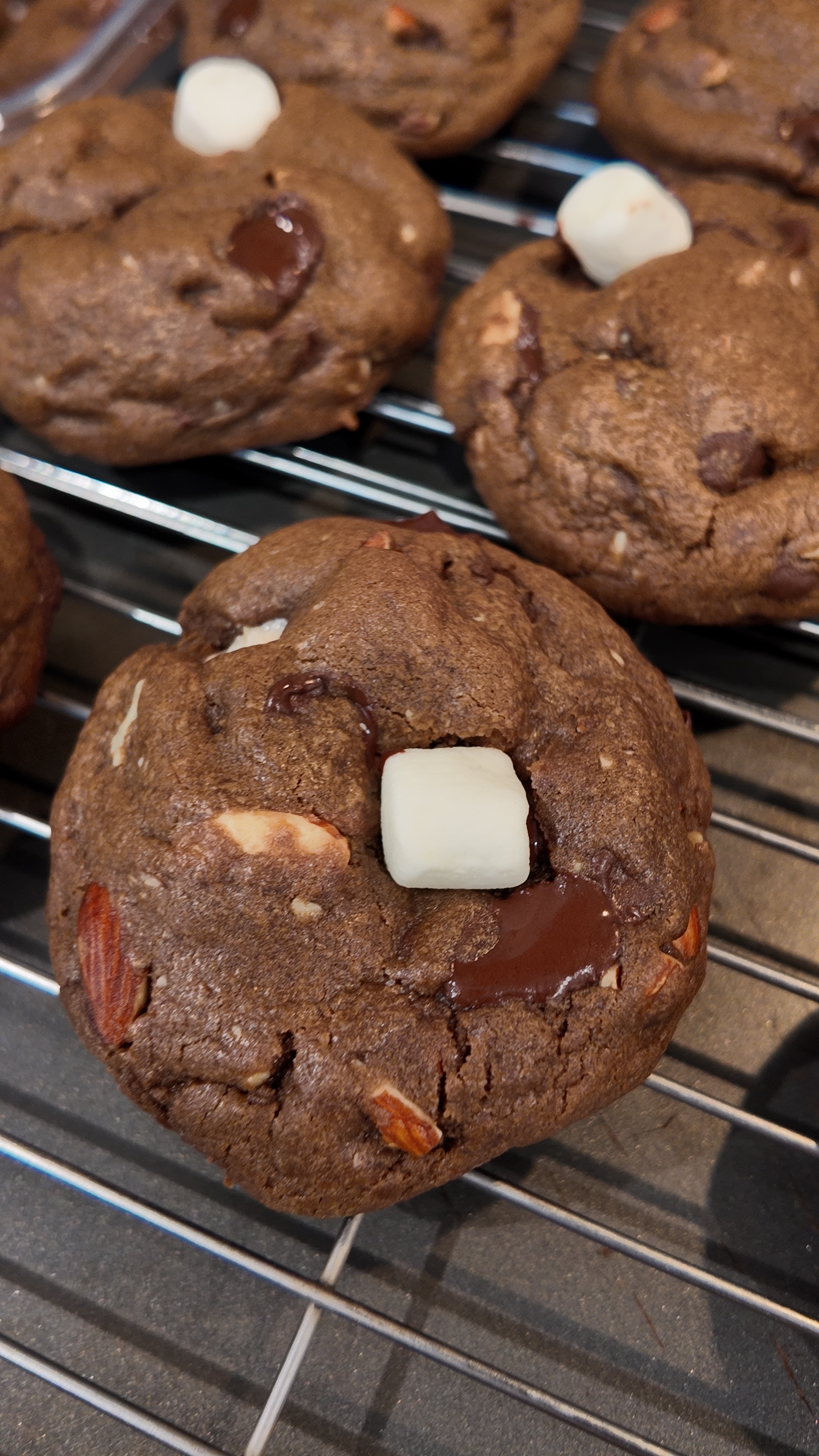 S’more Dark Chocolate Chip Cookies 