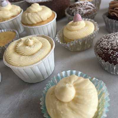 Easter Cupcakes With One 4/inch Cake
