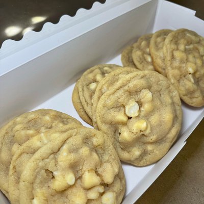 White Chocolate Chip Macadamia Cookies 