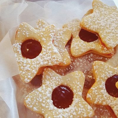 Raspberry Linzer Cookies 