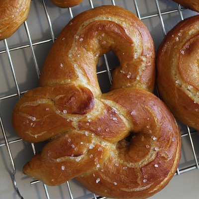 Sourdough Large Pretzels & Cheese