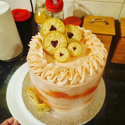Jammie Dodger Cake