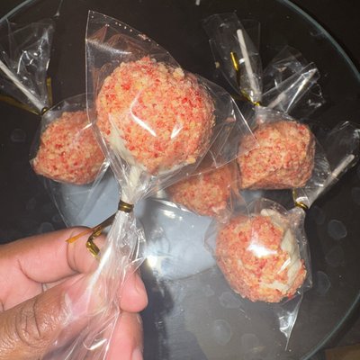 1 Dozen Strawberry Crunch Cake pop 