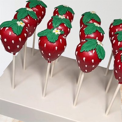 Strawberry Set Cake- Pops 
