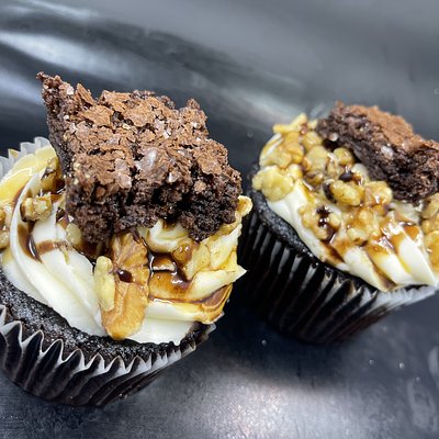 Turtle Brownie Cupcakes 