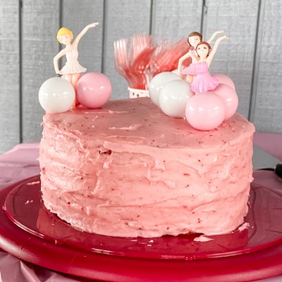 Strawberry Cake + Strawberry Icing