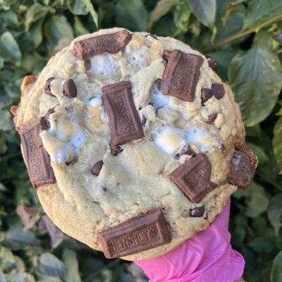 S’mores Crumble Cookie (sold by 2,4,6,8 etc.)  Each Cookie Is $7