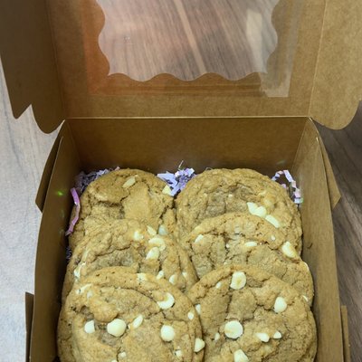 6 Pack White Chocolate Chip Macadamian Nut