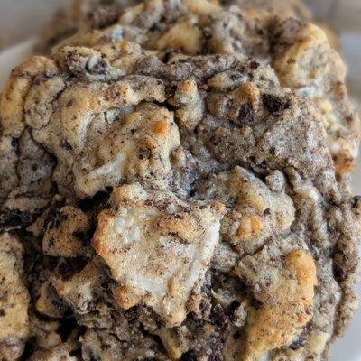 Half Dozen Gourmet Cookies And Cream Cookies 
