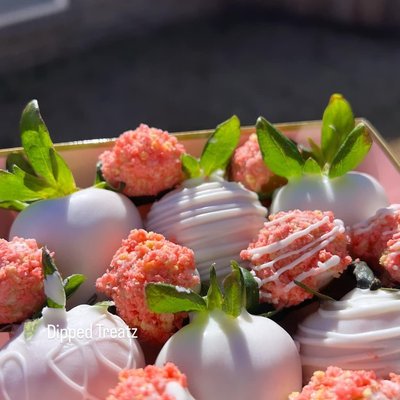Dozen Of Strawberries • Plain
