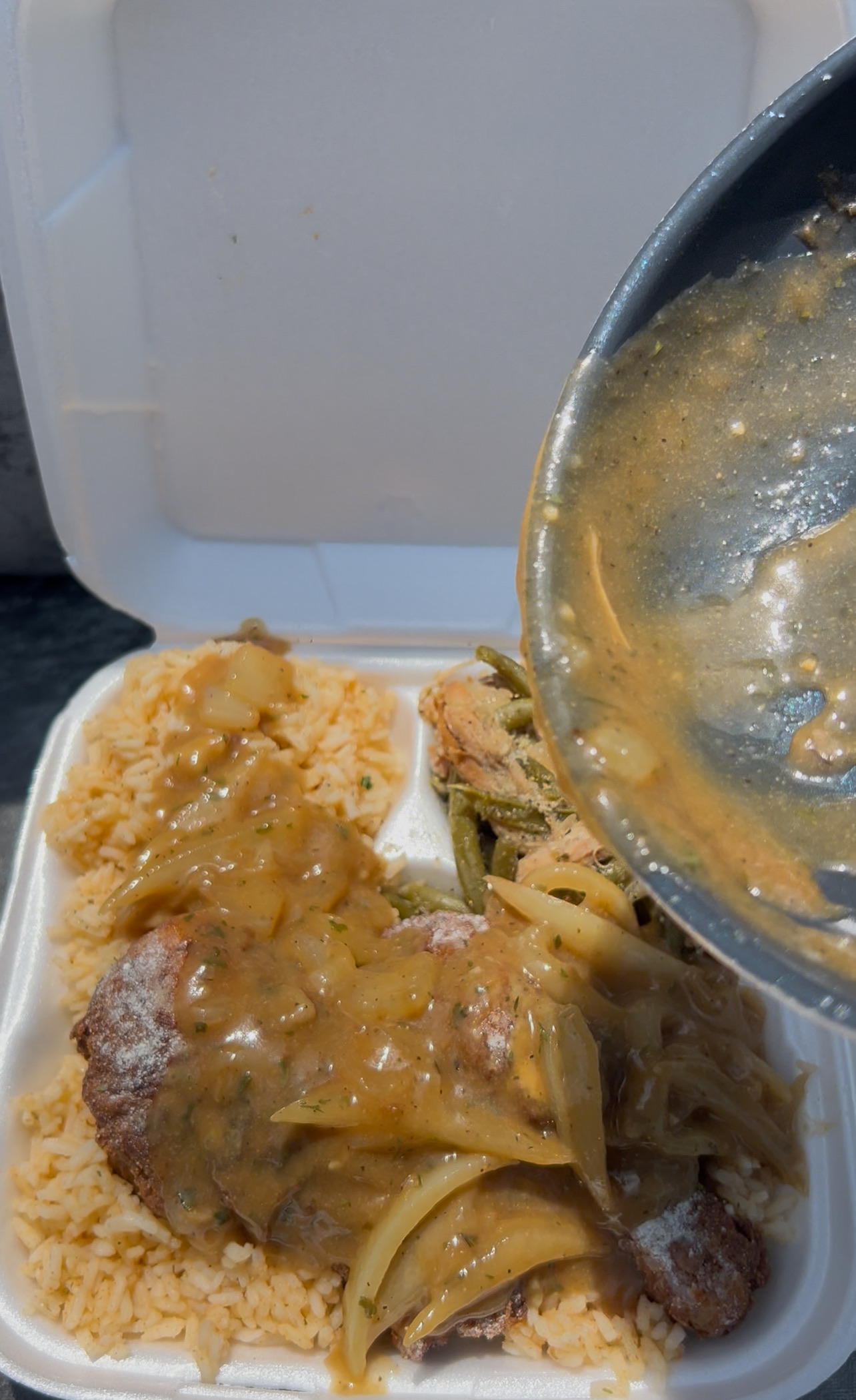 5/28/25 Fried chicken, gravy, rice & green beans
