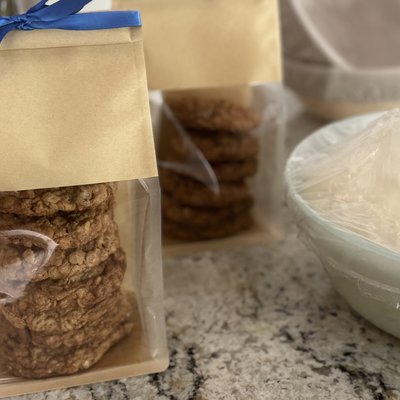 Large Oatmeal Chocolate Chip Cookies (8)