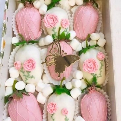 Mom's Chocolate covered strawberries  🦋⚘️
