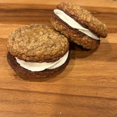 Oatmeal Cloud Pies (2 Cookies) 