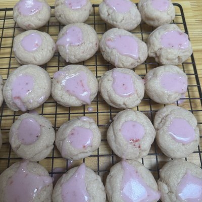 Strawberry Shortbread Cookies