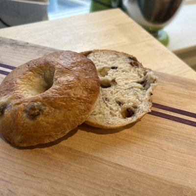 Cinnamon Raisin Bagels (4)