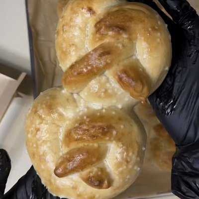 Chunky Soft Pretzels (8)