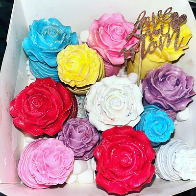 A Dozen Rose Strawberries 