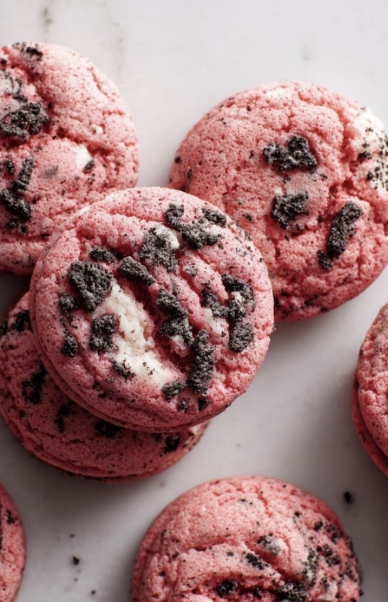 Strawberry Cookies and Cream Cookies