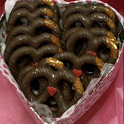 Sweetheart Pretzel Tin (12 ct)