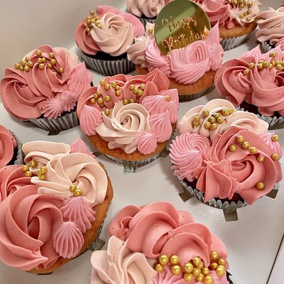 Signature Deluxe Cupcakes 
